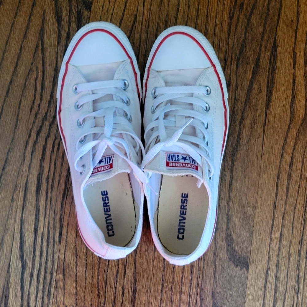 White Converse All Star sneakers sz 9 Women’s